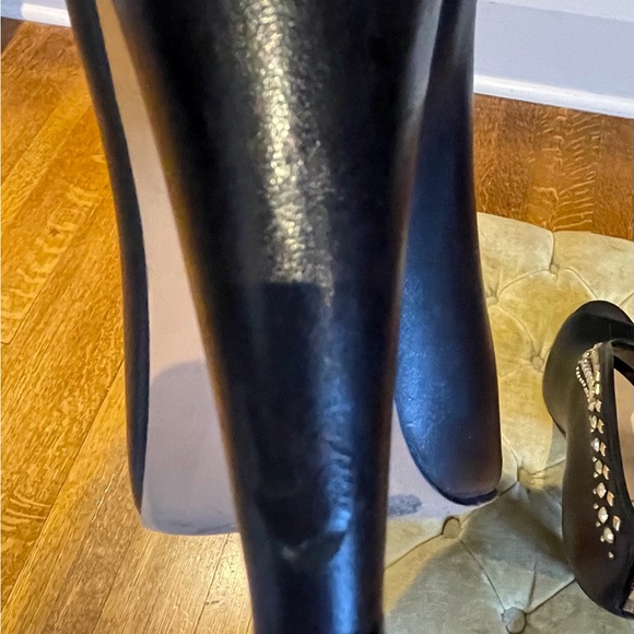 Gold studded Vince Camuto Women’s open toe black leather booties size 7.5 - Picture 7 of 7